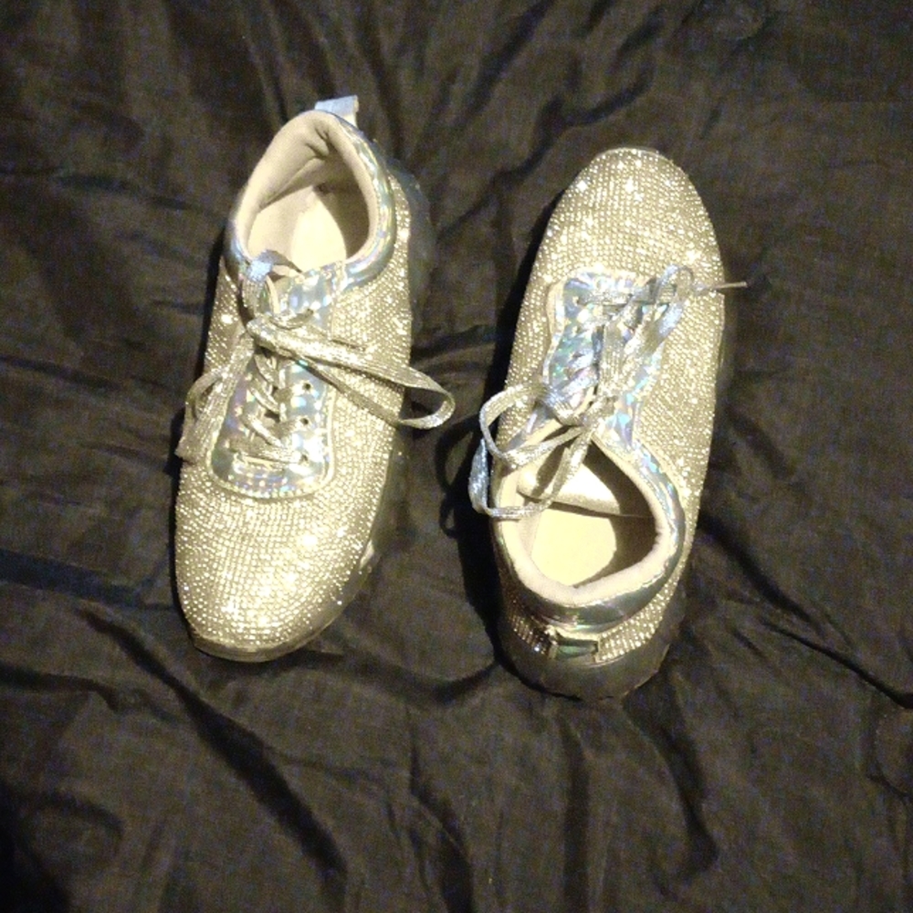 Sneakers  Size 10